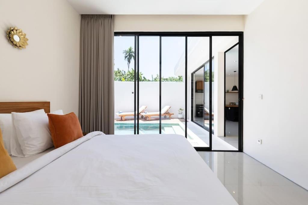 The R Villa Kaba - Incl. Motorbikes Seminyak Exteriér fotografie